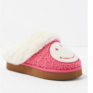 AE Smiley Scuff Slippers
